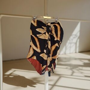 1DKNY Black and Tan size large Swimsuit